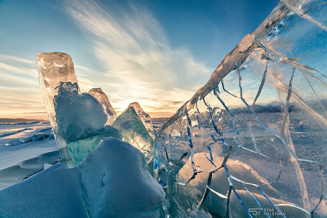 Озеро Байкал зимой лед