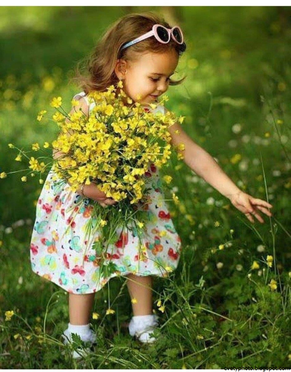 Дети с цветами