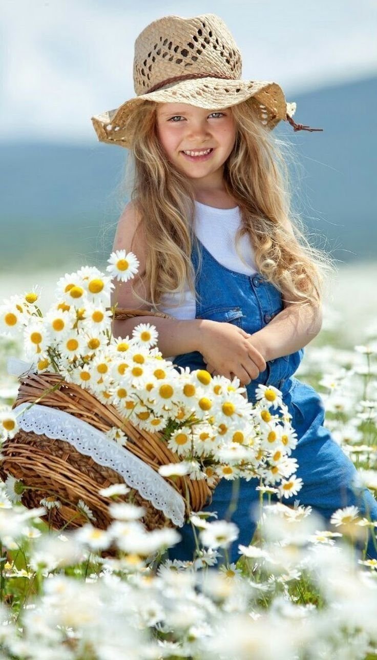 Дети летом с цветами