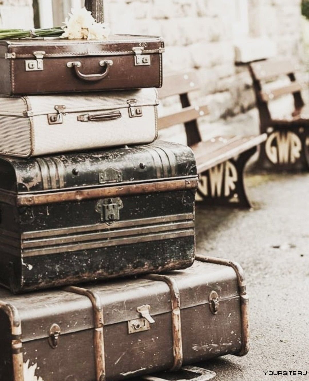 Старинный чемодан