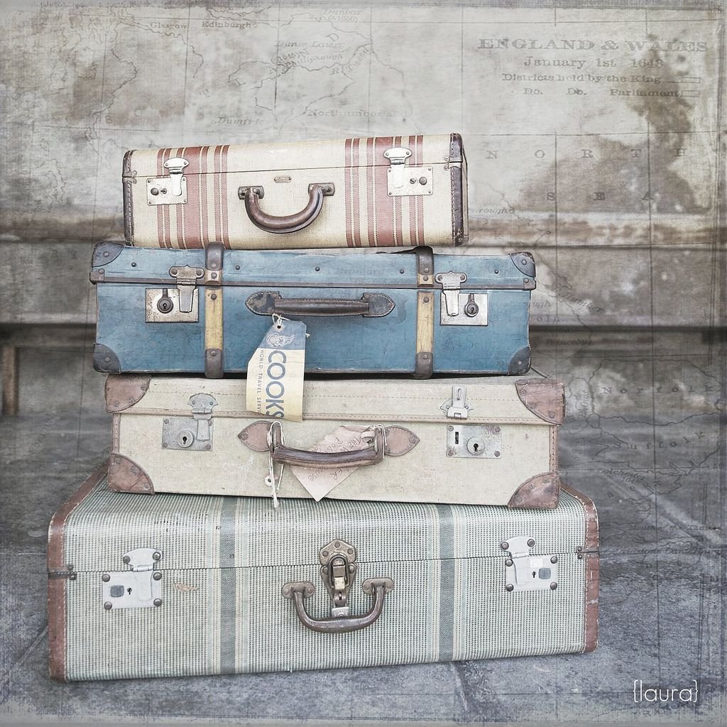 Потертый чемодан