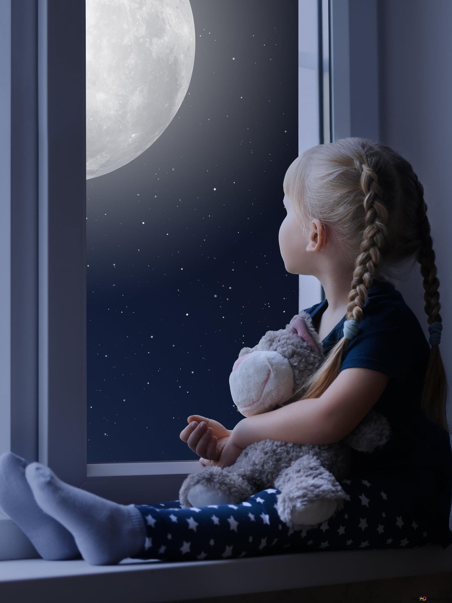 Мама сидит у окна. Дети ждут. Ребенок у окна. Луна в окне. Ребенок ждет чуда.