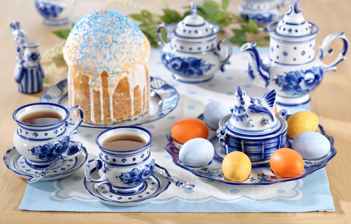 Голубые цветы в вазе