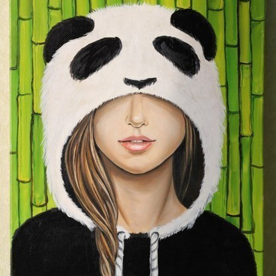 Девочка в костюме панды