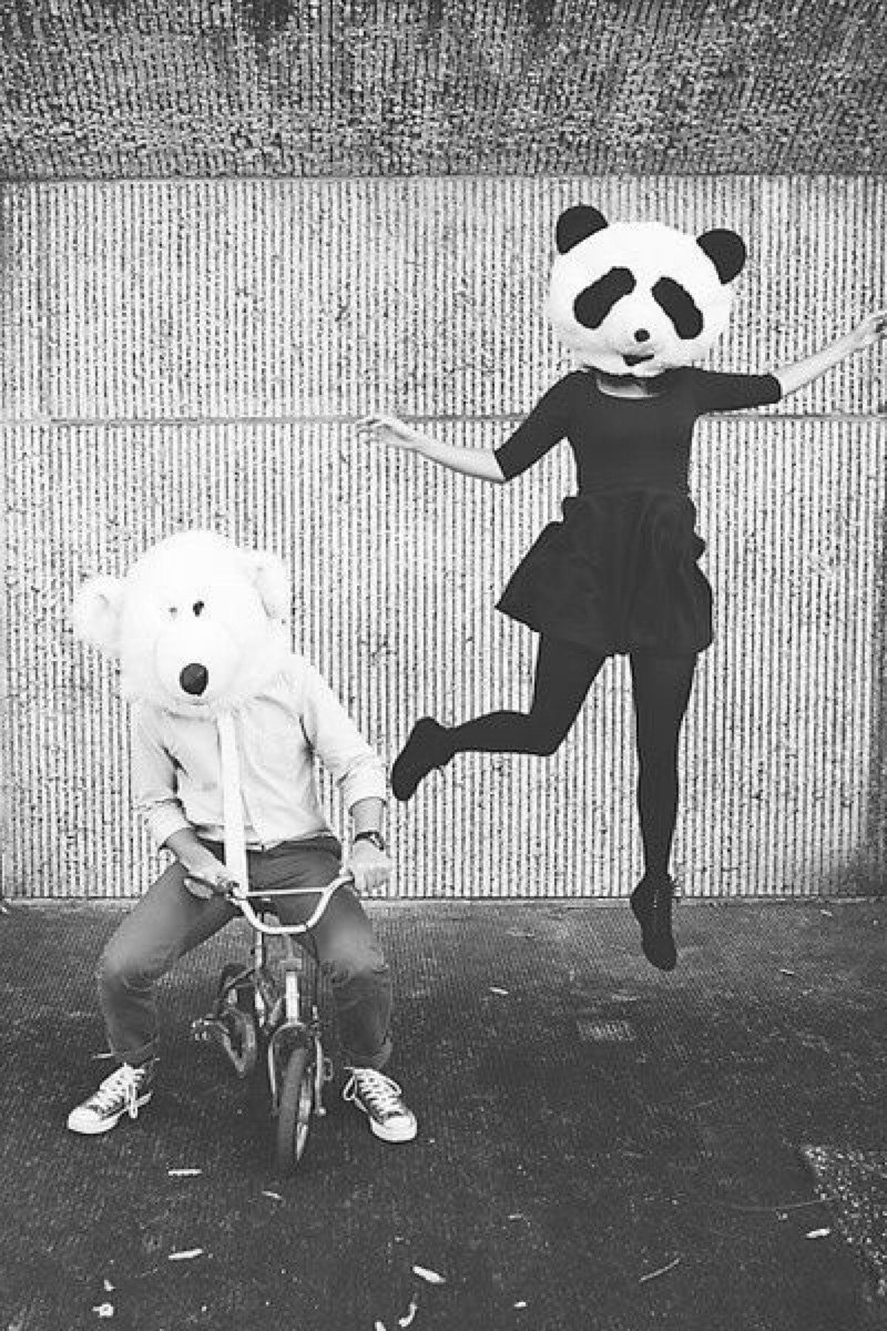 Парень с головой панды