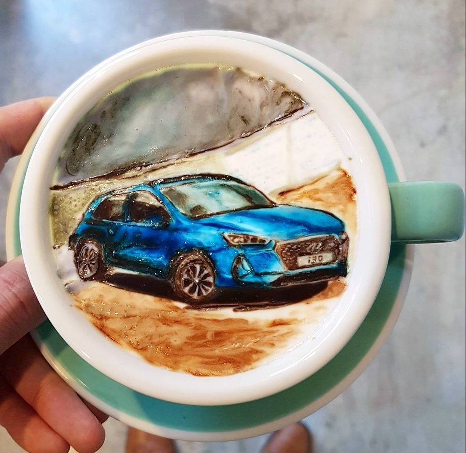 Автомобиль и чашка кофе