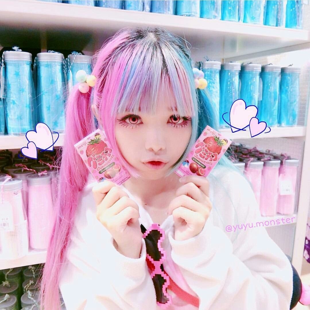 Милые японские девушки с розовыми волосами