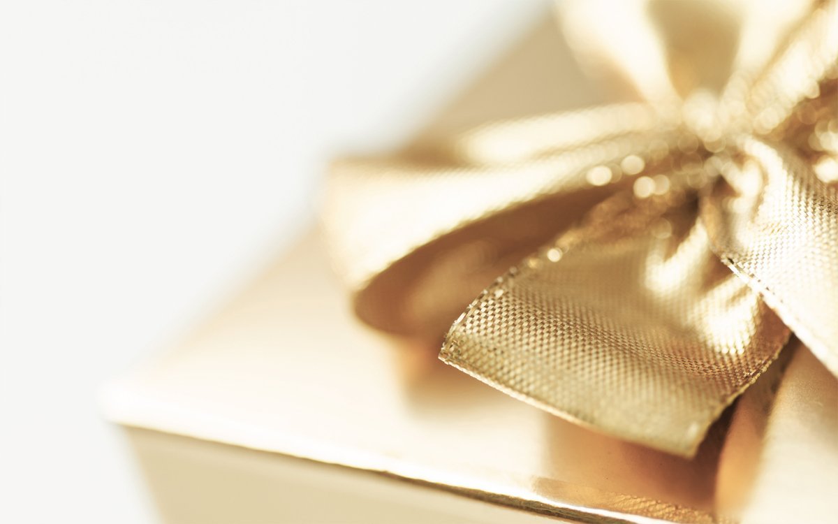 Открытка с днем рождения стильная в золотом цвете