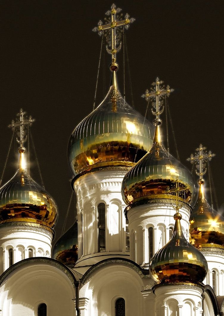 Церковь на черном фоне