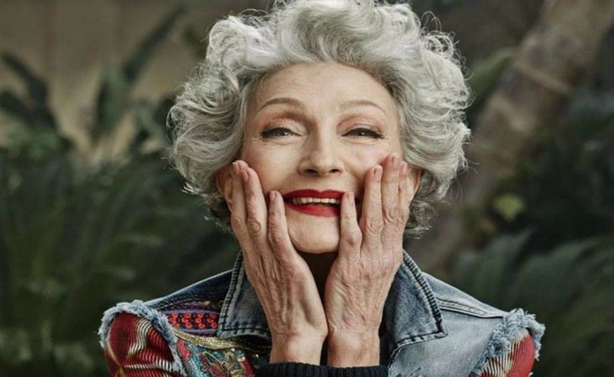 Пожилая женщина