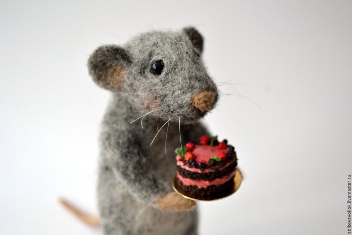 Мышь поздравляет