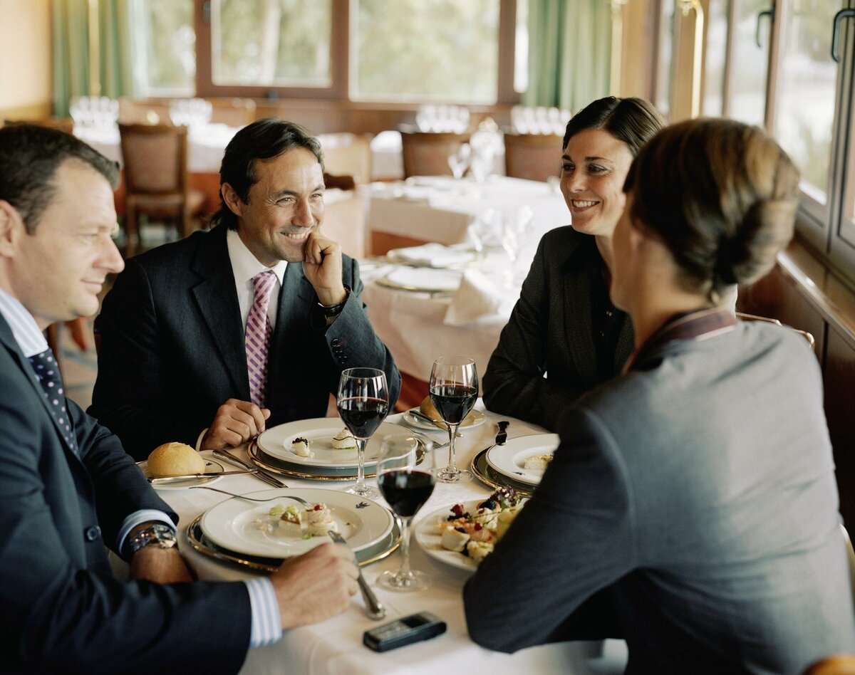 Переговоры в ресторане