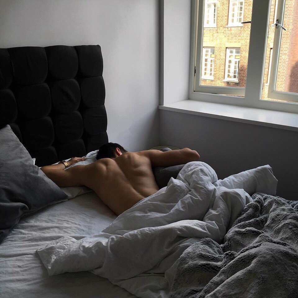 Мятая кровать