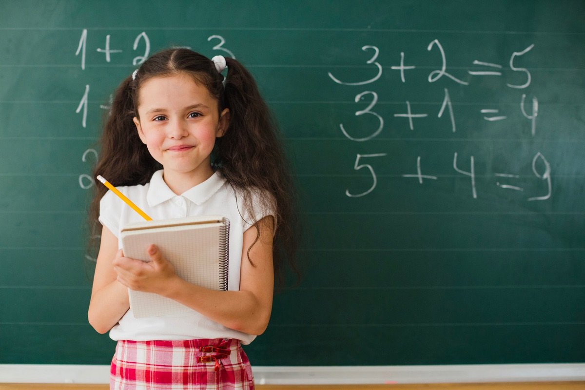 Первоклассник у доски