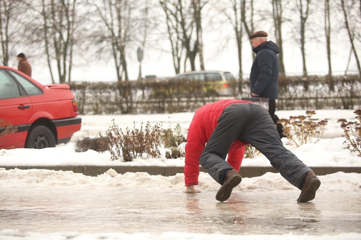 Ловить снежинки ртом