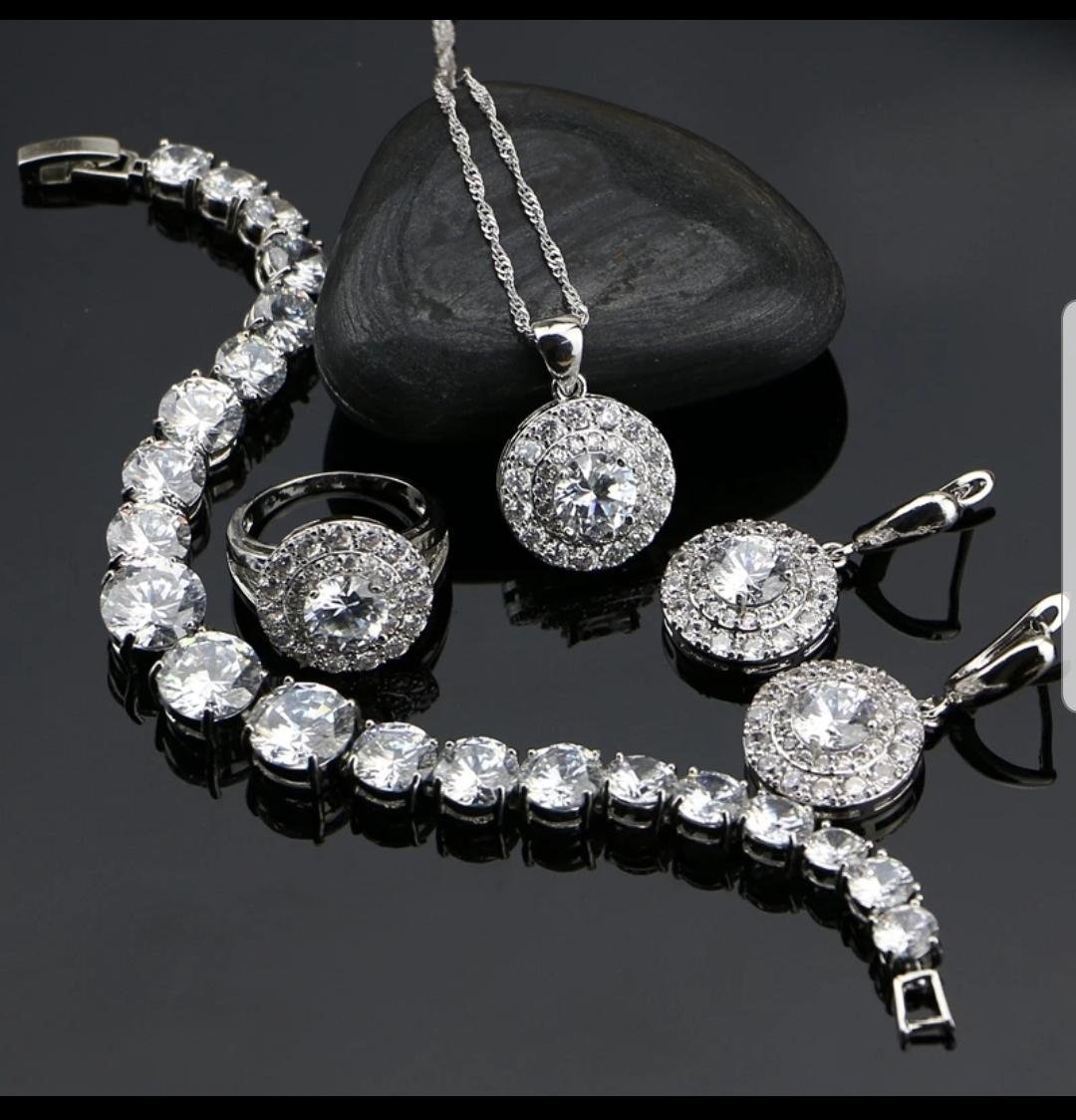 Красивая бижутерия под серебро