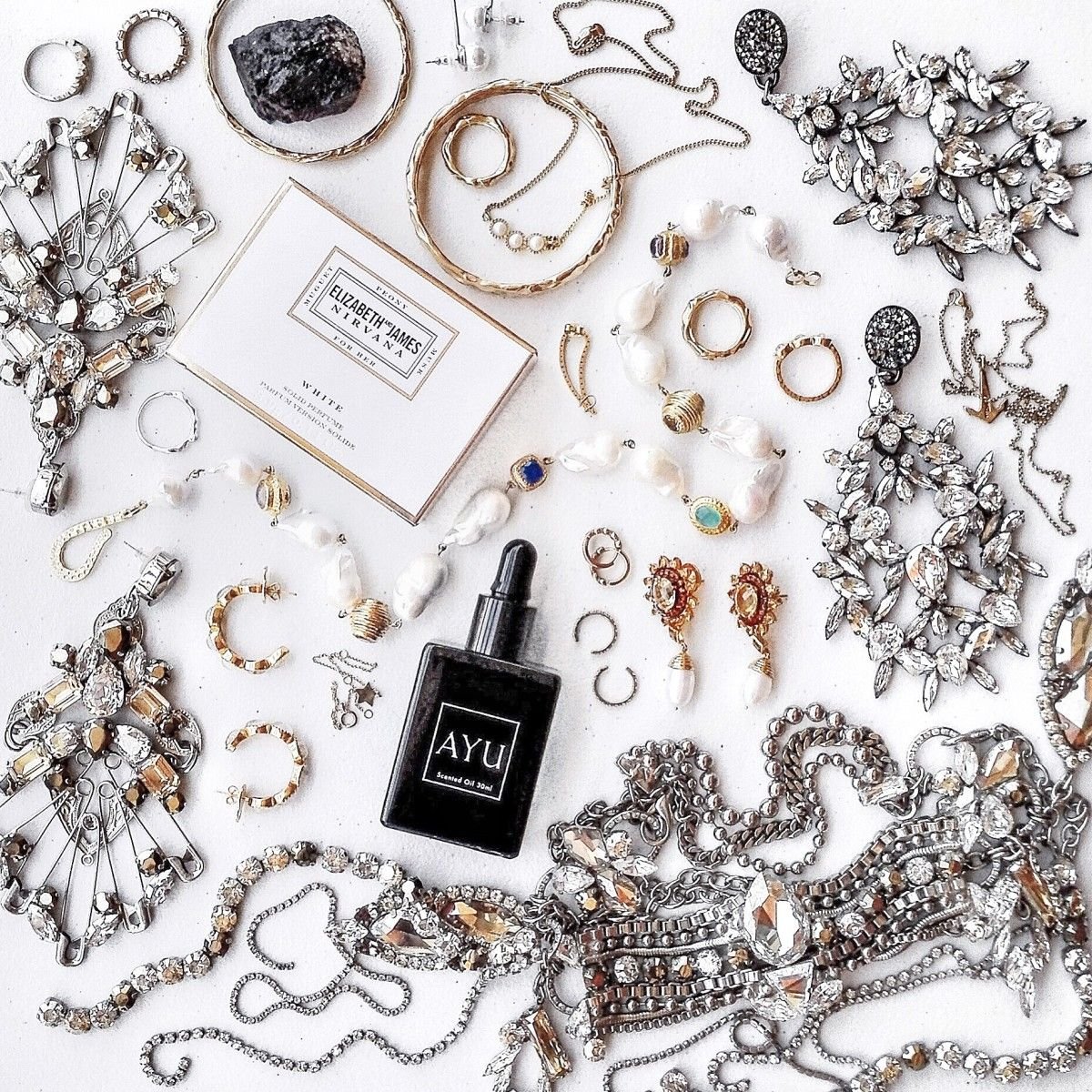 Раскладка ювелирных украшений