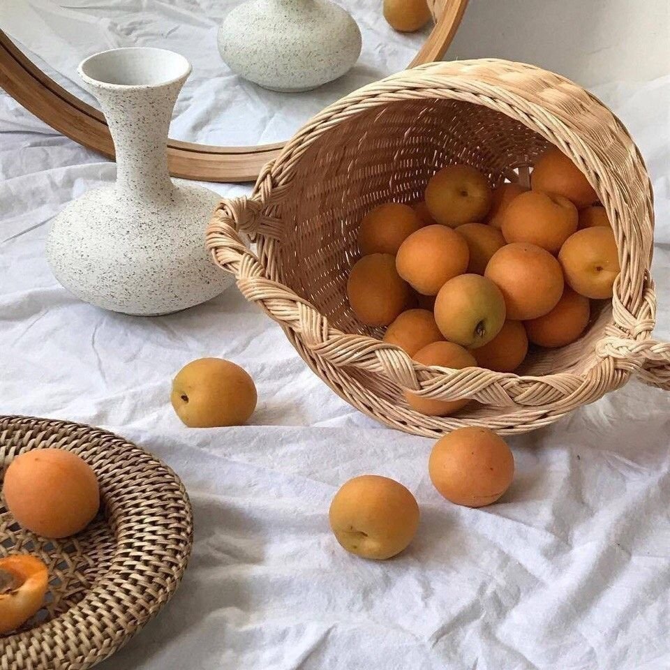 Мандарины в тарелке