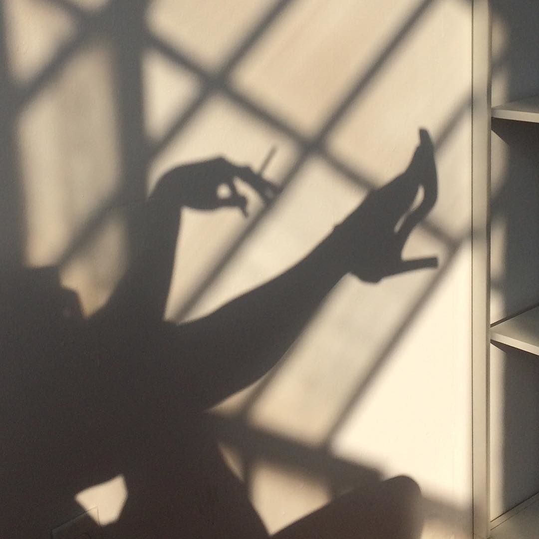 Тень девушки