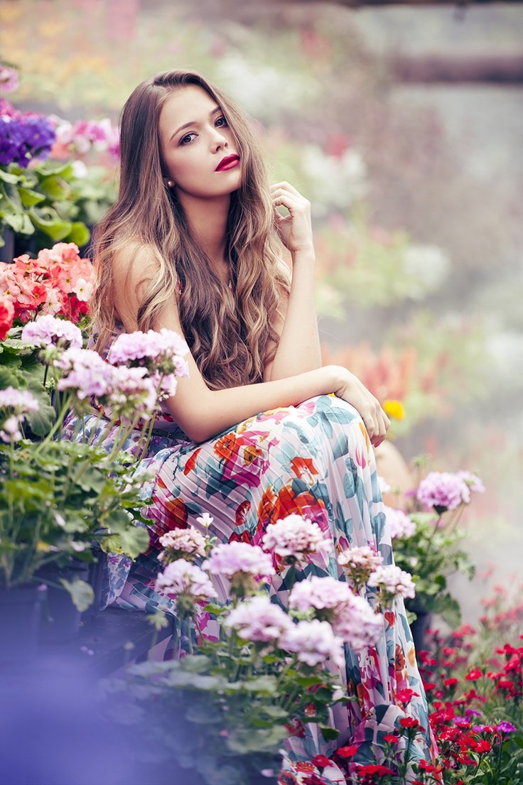 Женственная девушка