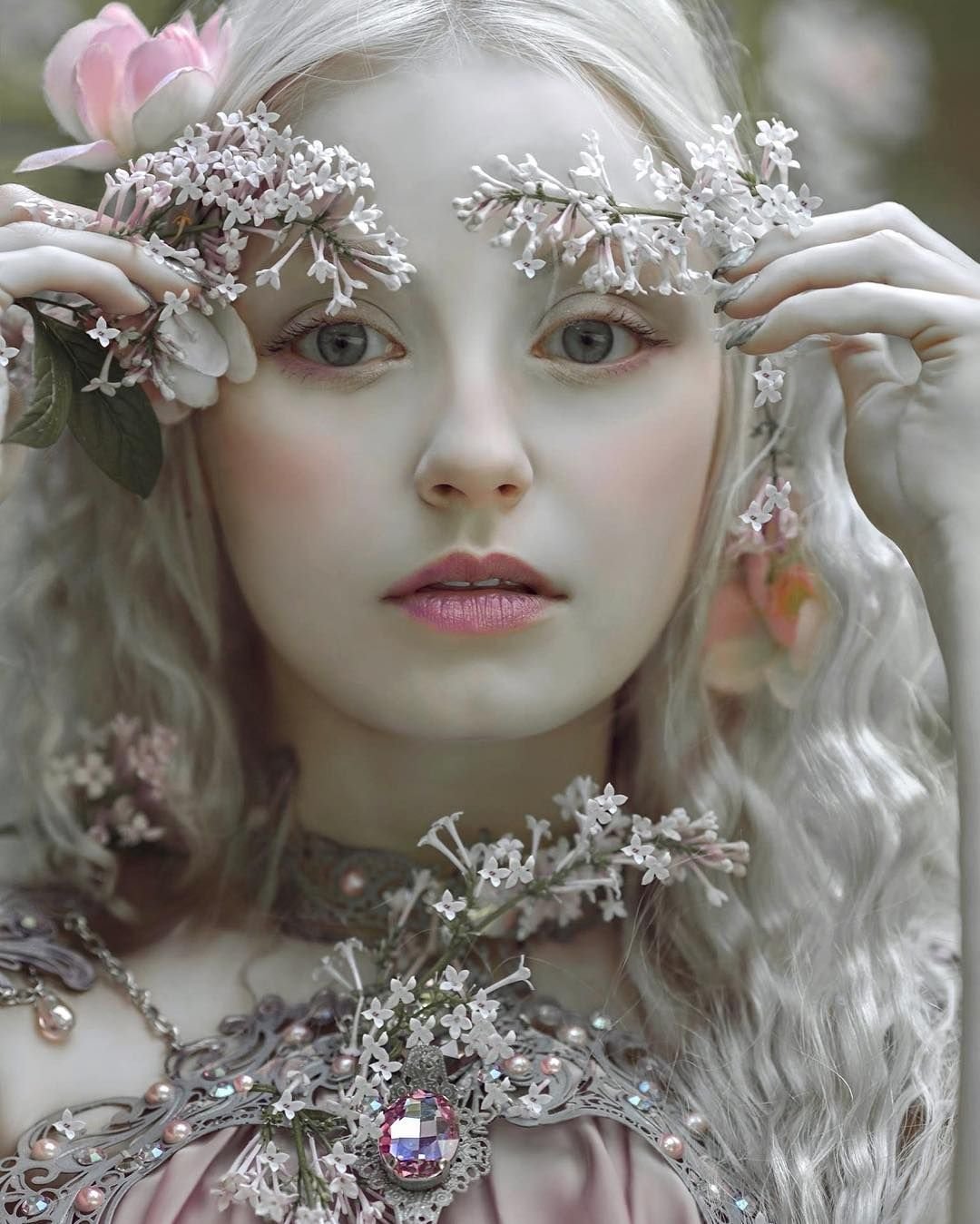 Девушка с букетом Эстетика