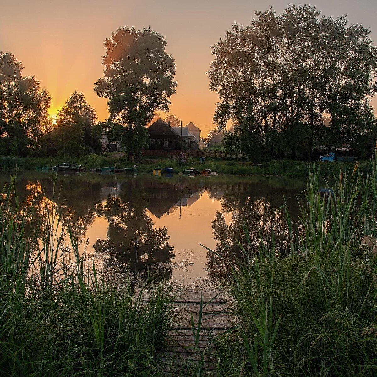 Рассвет в деревне летом