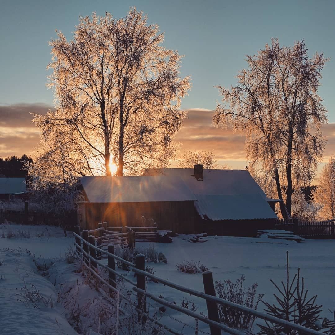 Весенний закат в деревне