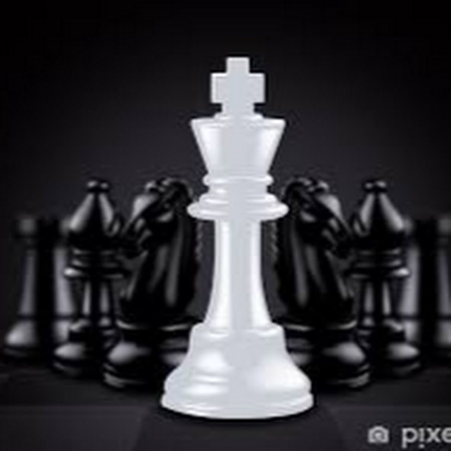 Белый шахматный Король