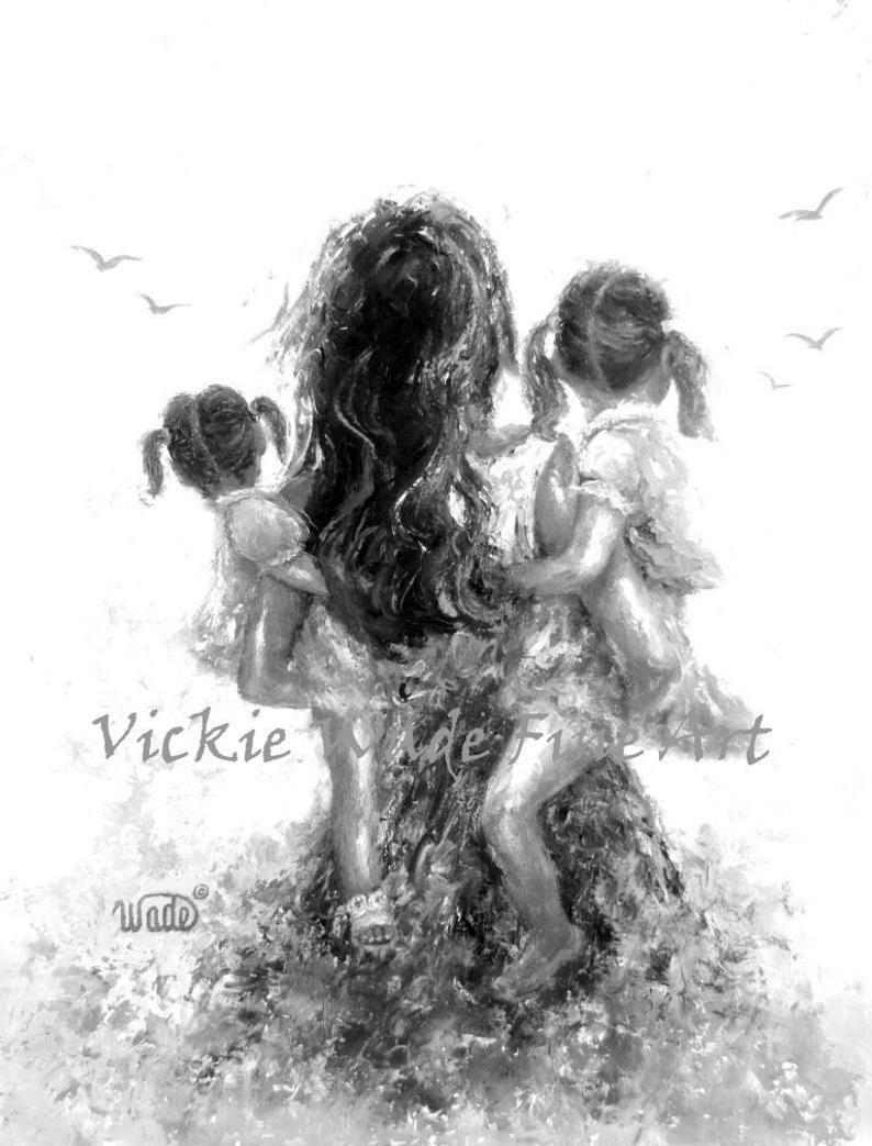 Мама с двумя девочками