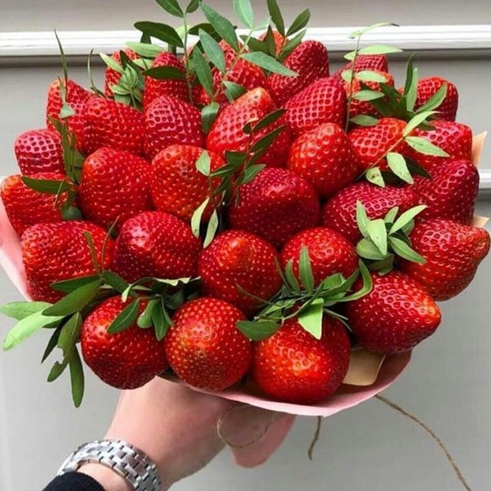 Корзина с фруктами и цветами на здоровье