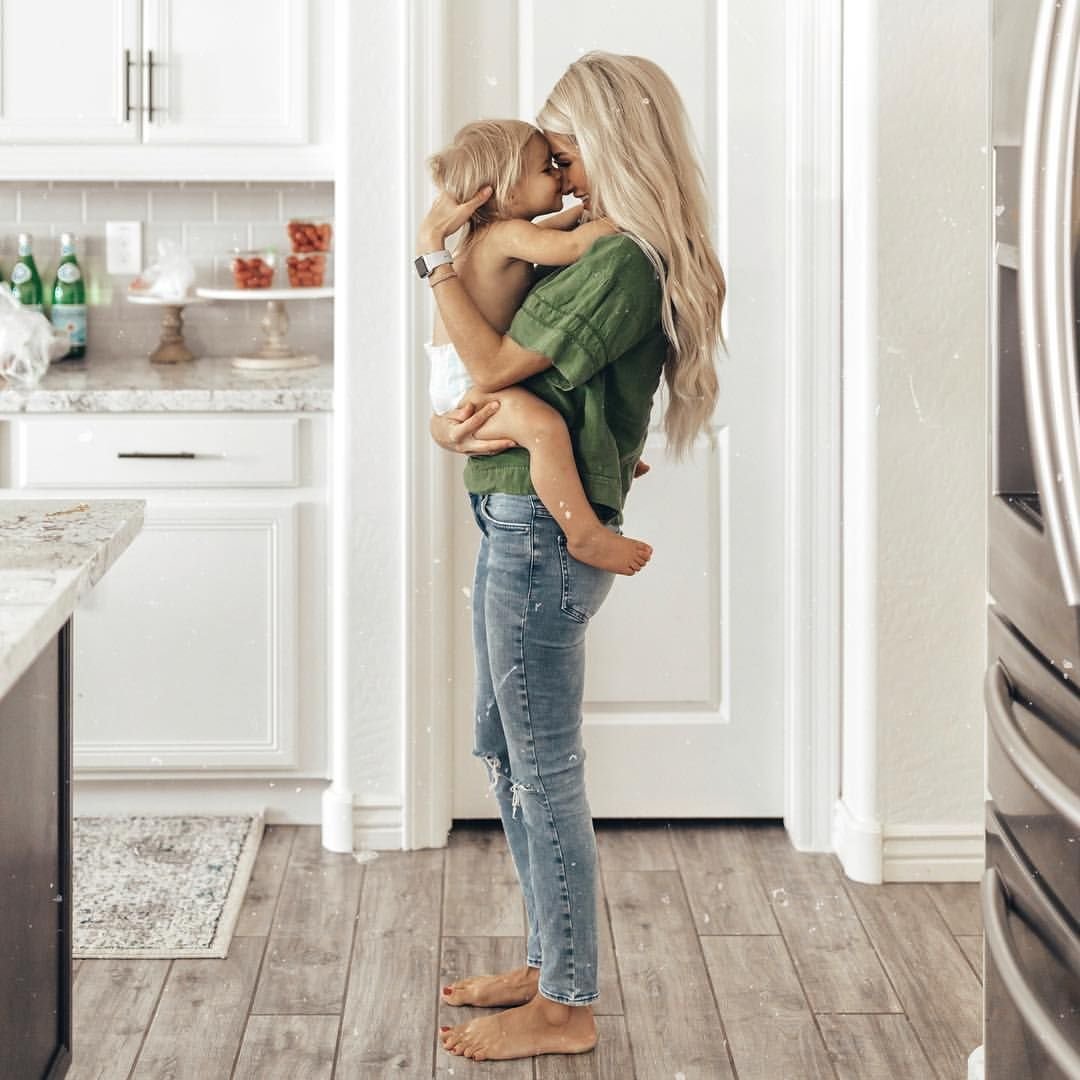 Фотосессия с ребёнком спинкой