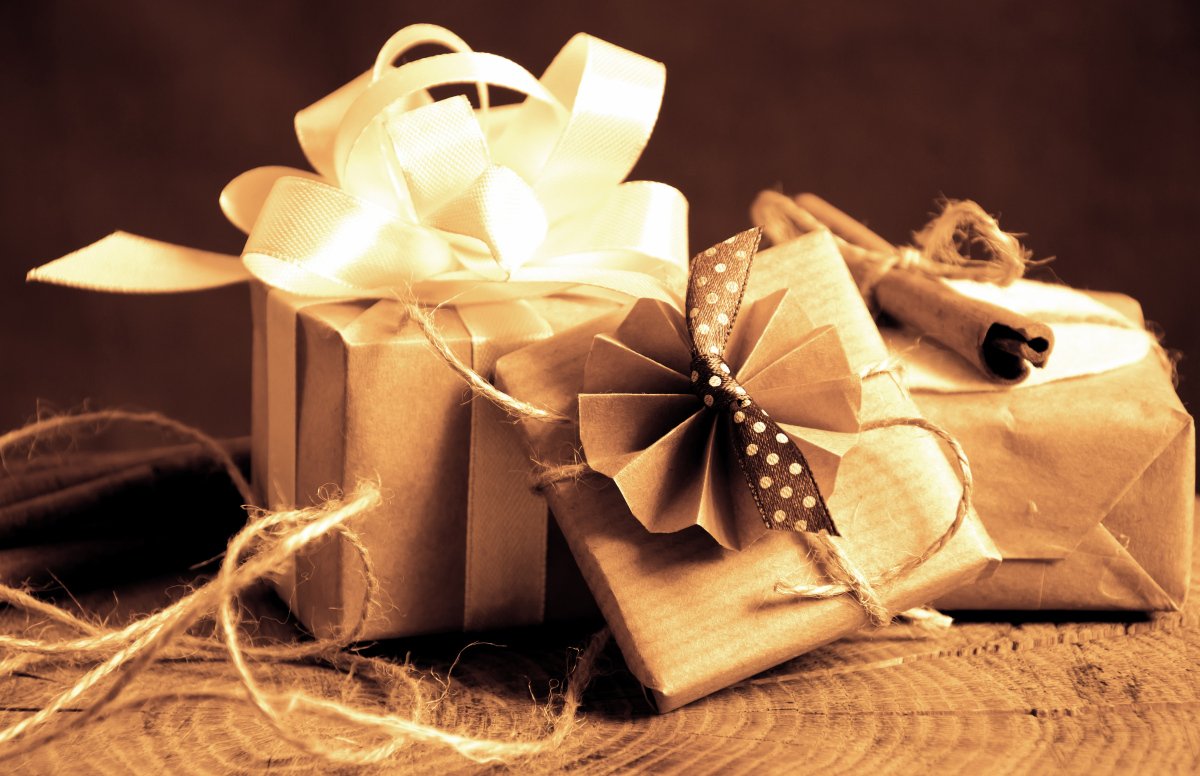 Подарок в бежевых тонах