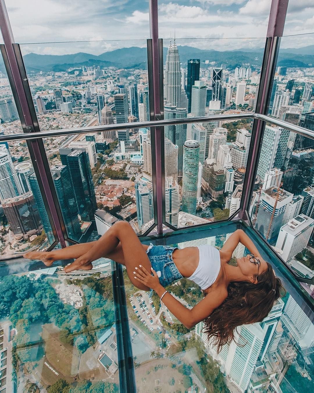 Тропический пляж девушка