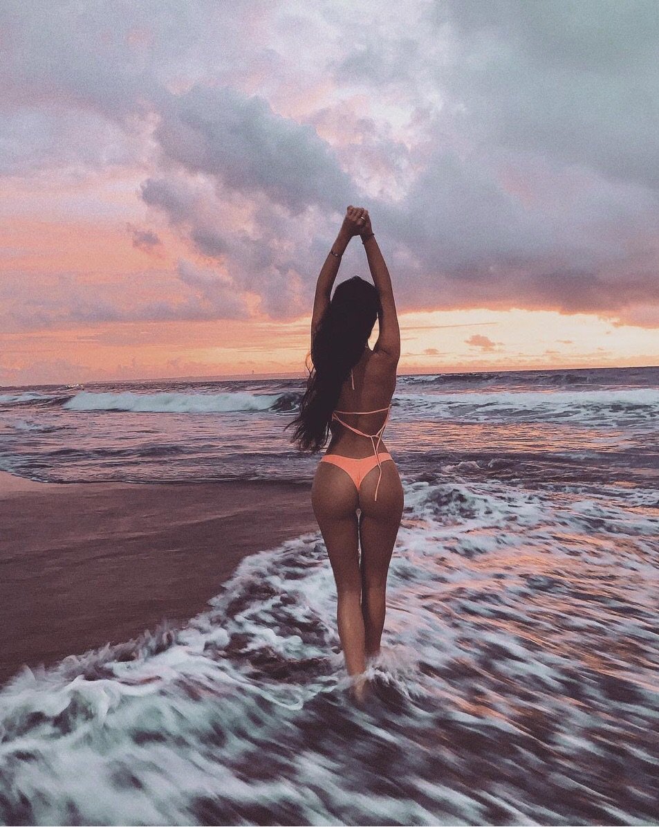 Девушка на Пальме