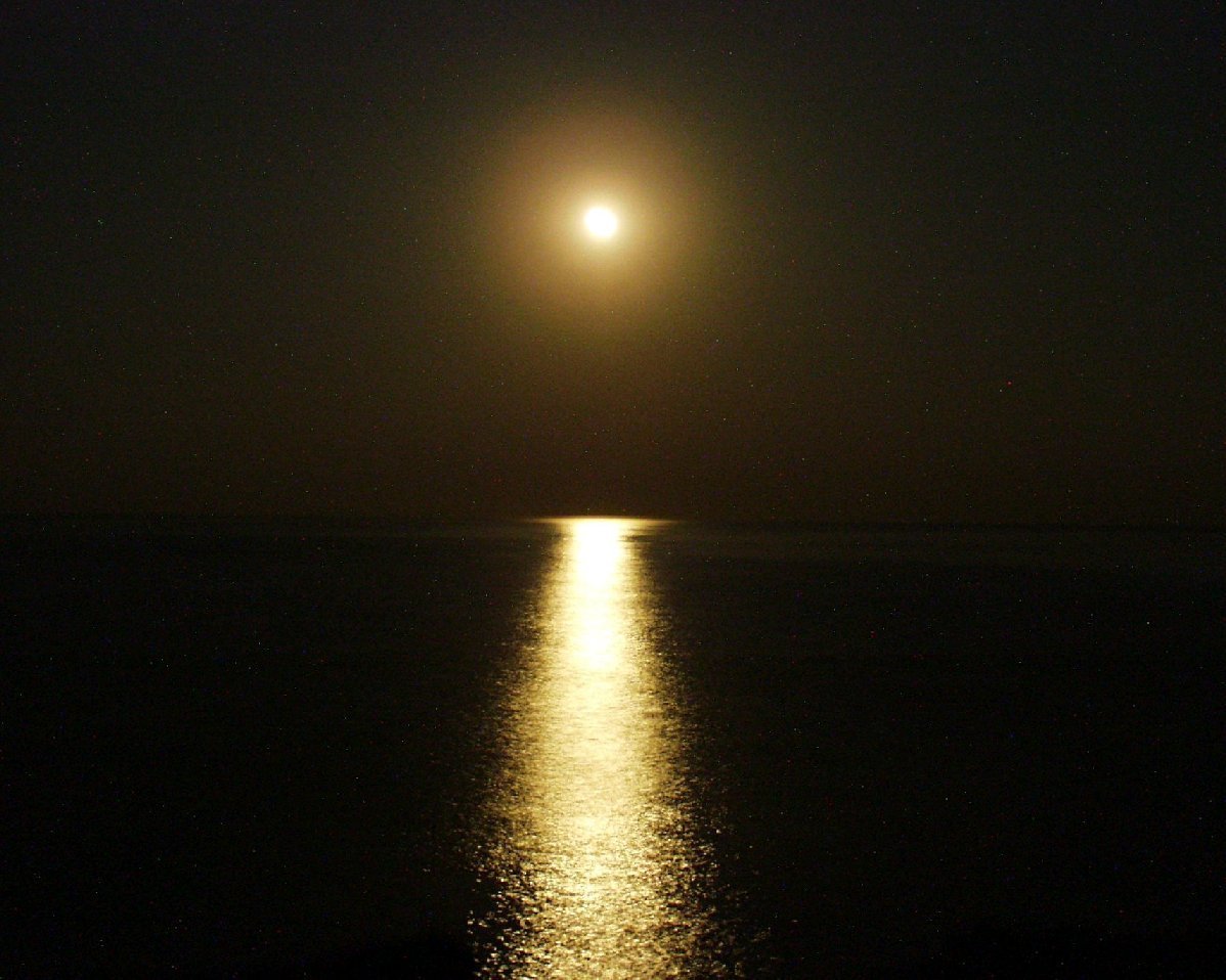 Лунная дорожка на море картинки