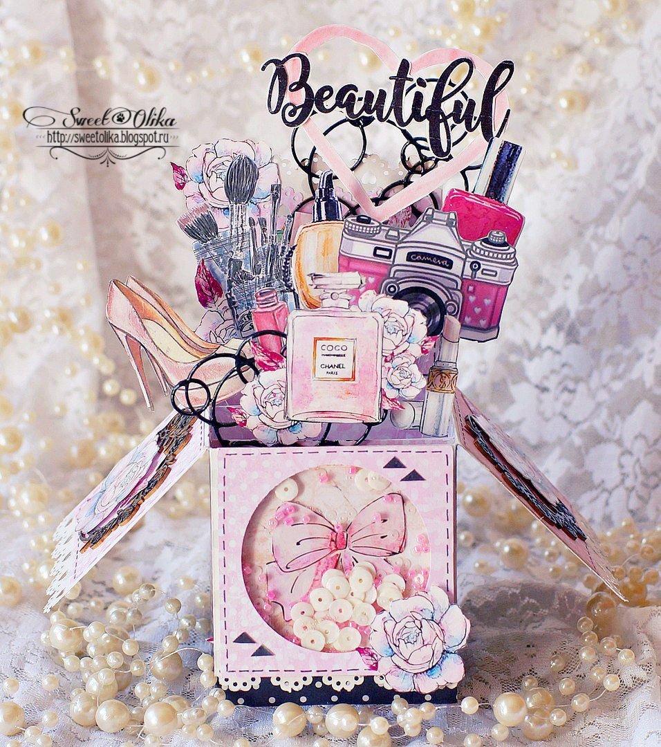 Стильная открытка для девочек