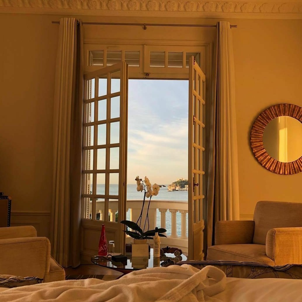 Гостиная в холодных тонах