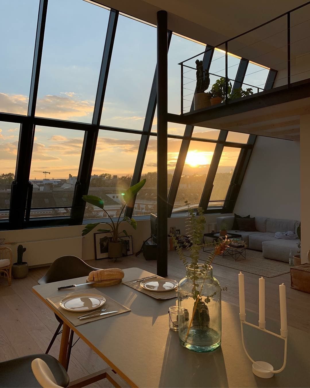 Красивые гостиные с панорамными окнами