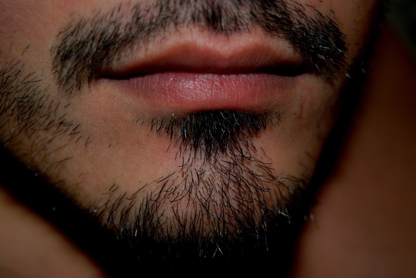 Губы мужчины характеристика. Губы мужские. Красивые мужские губы. Цвет мужских губ.