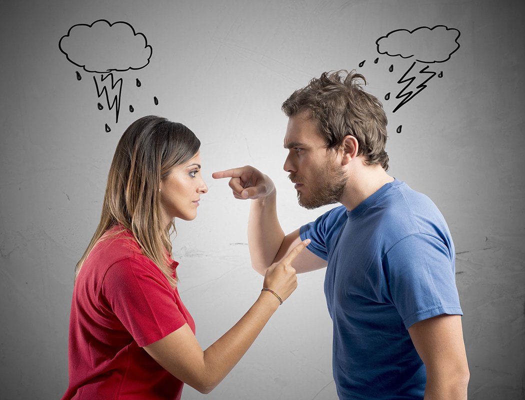 Человечки жмут руки