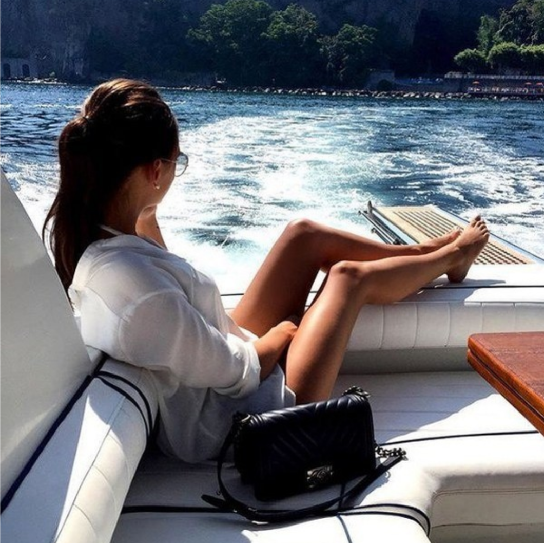 Богатая девушка