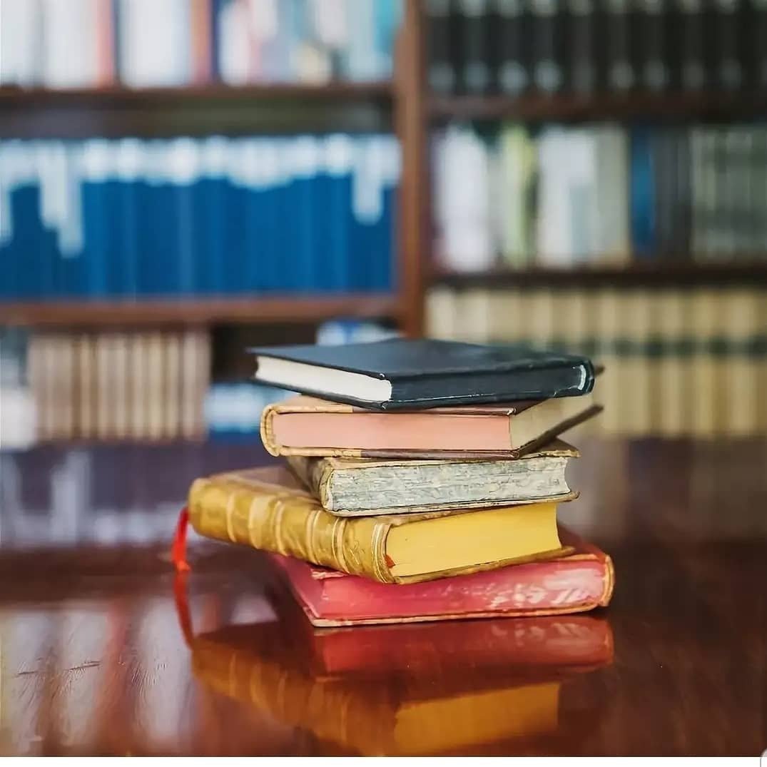 Стол «книга»