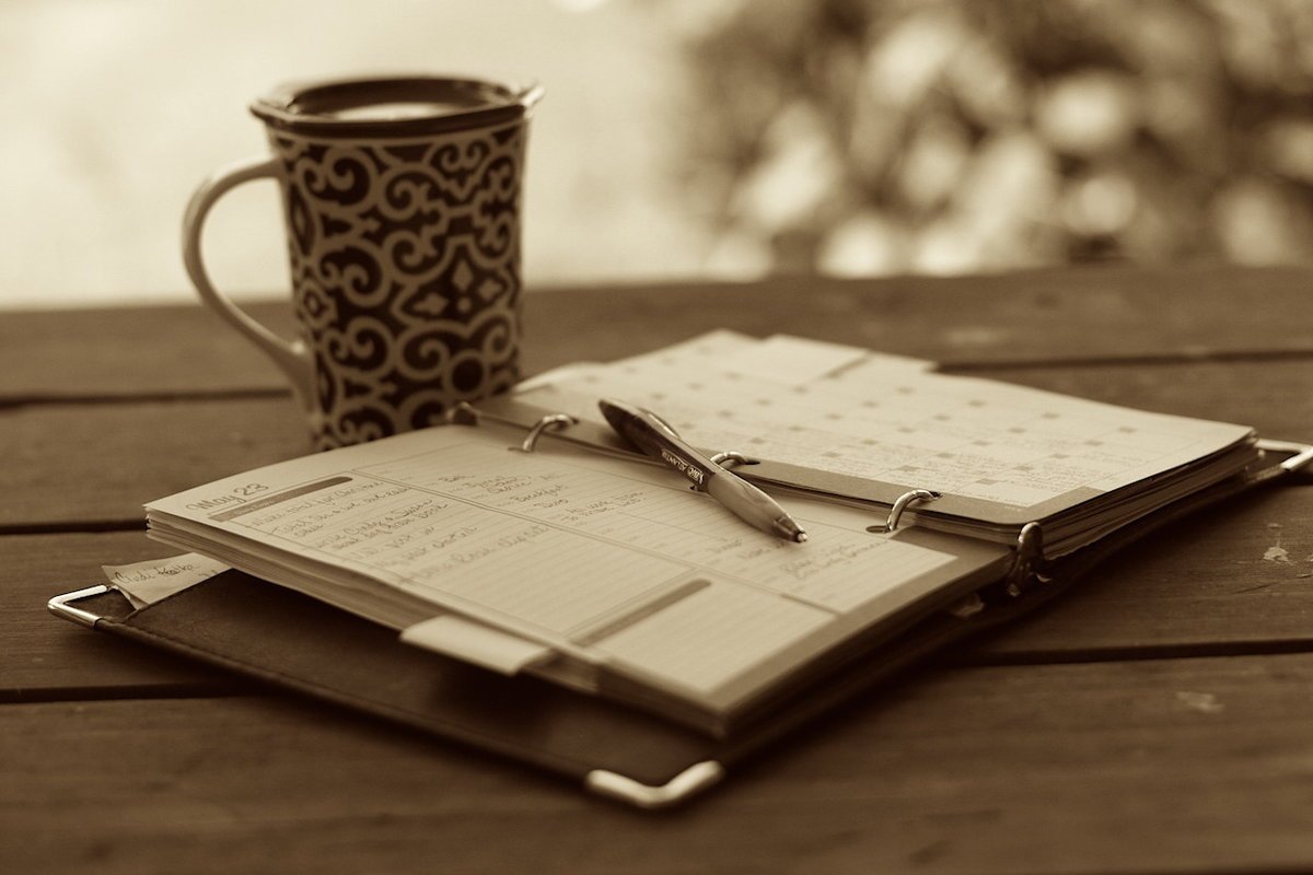 Красивый блокнот с ручкой