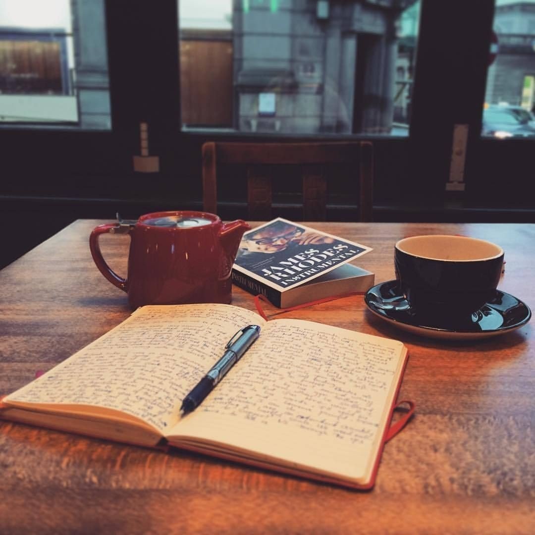 Стол «книга»