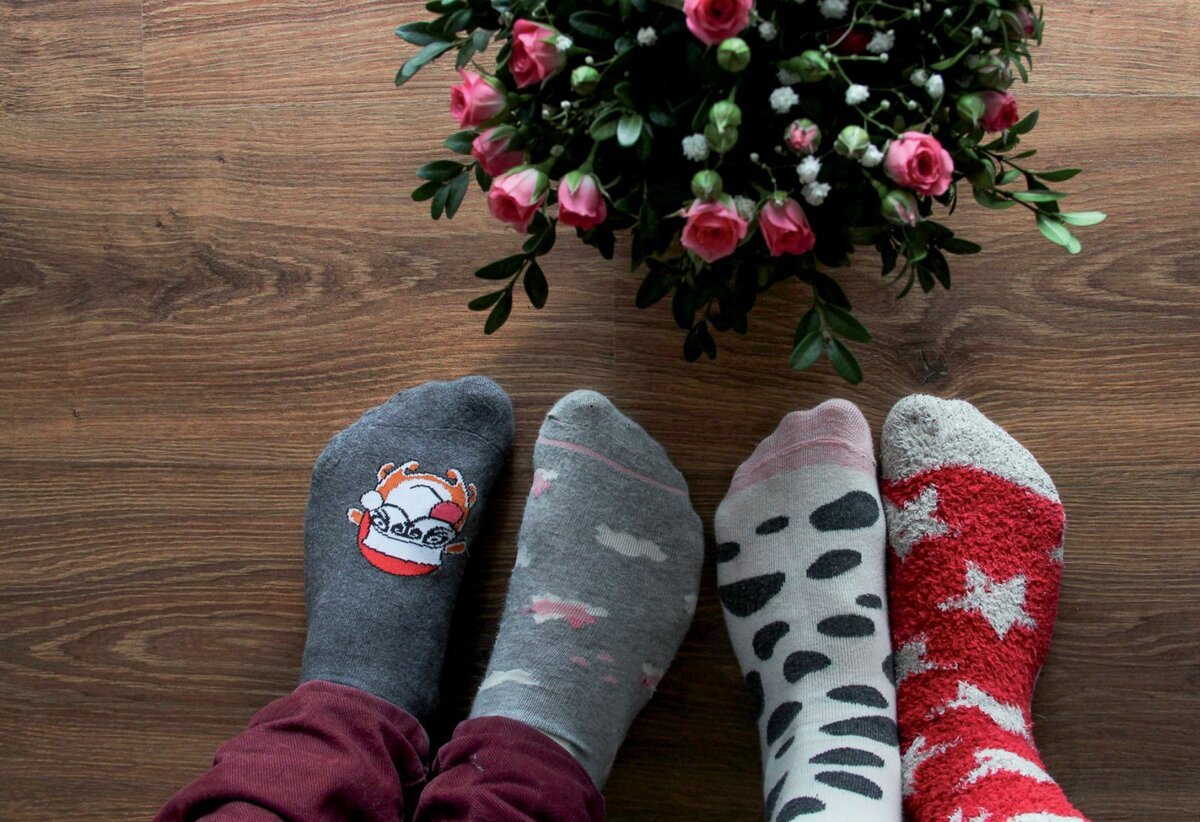 Деньодинакоаых носков