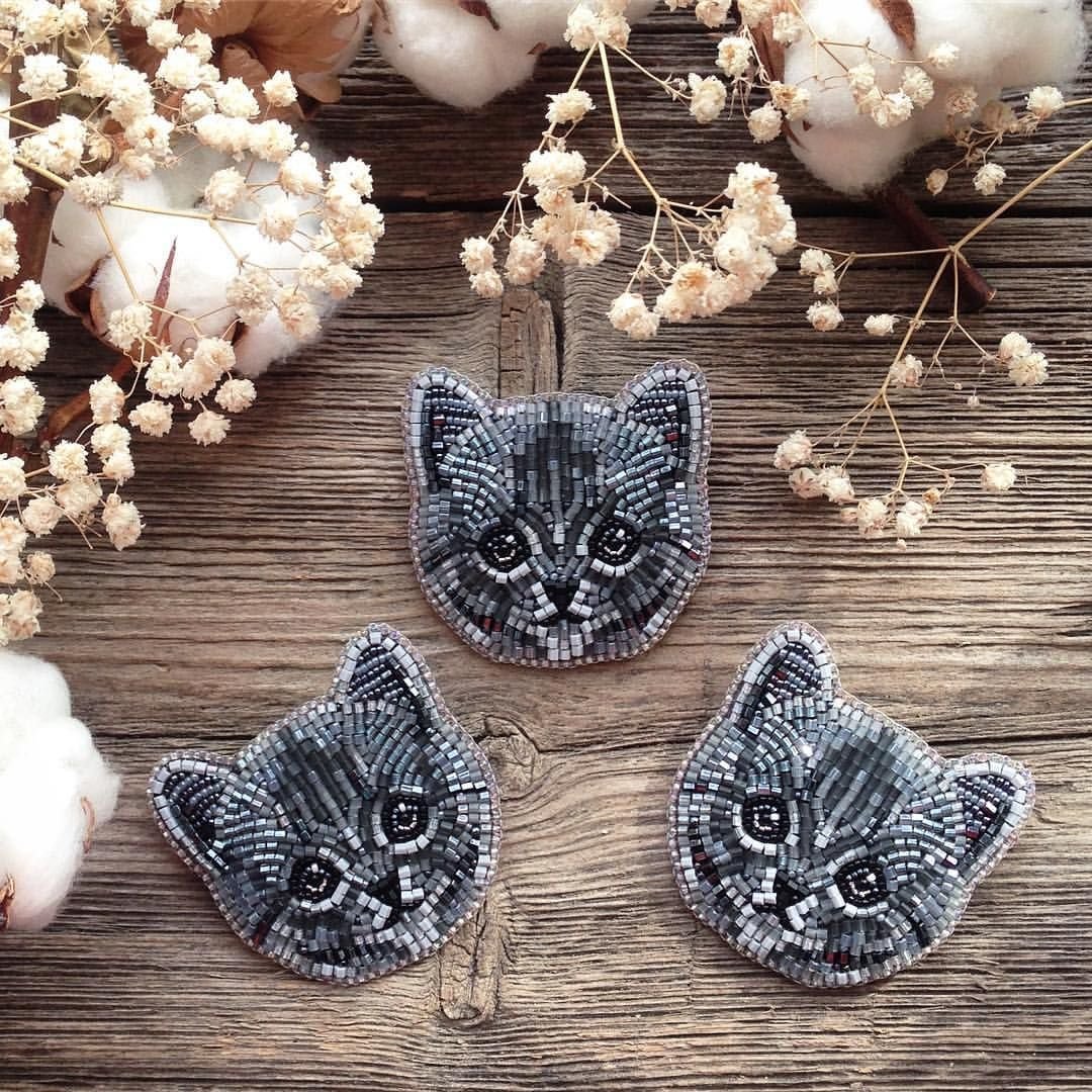 Брошь из бисера на фетре