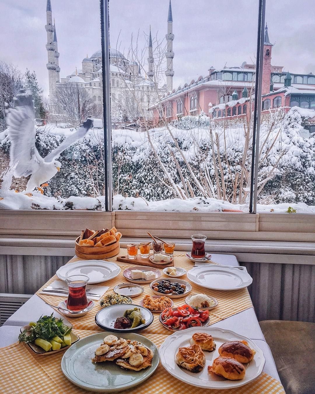 Зимнее утро завтрак