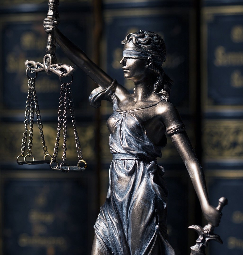 Справедливость на белом фоне