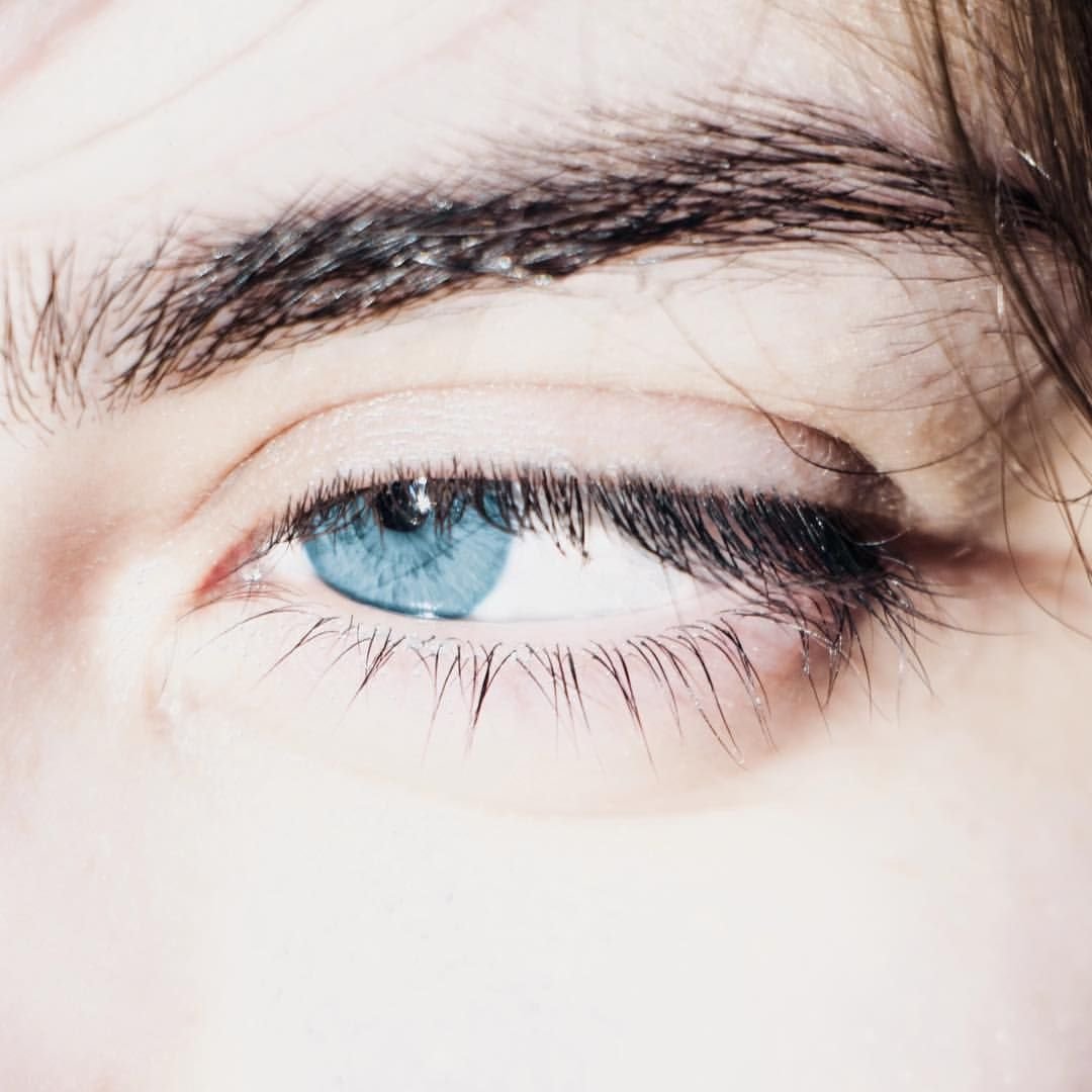 Голубые глаза Эстетика