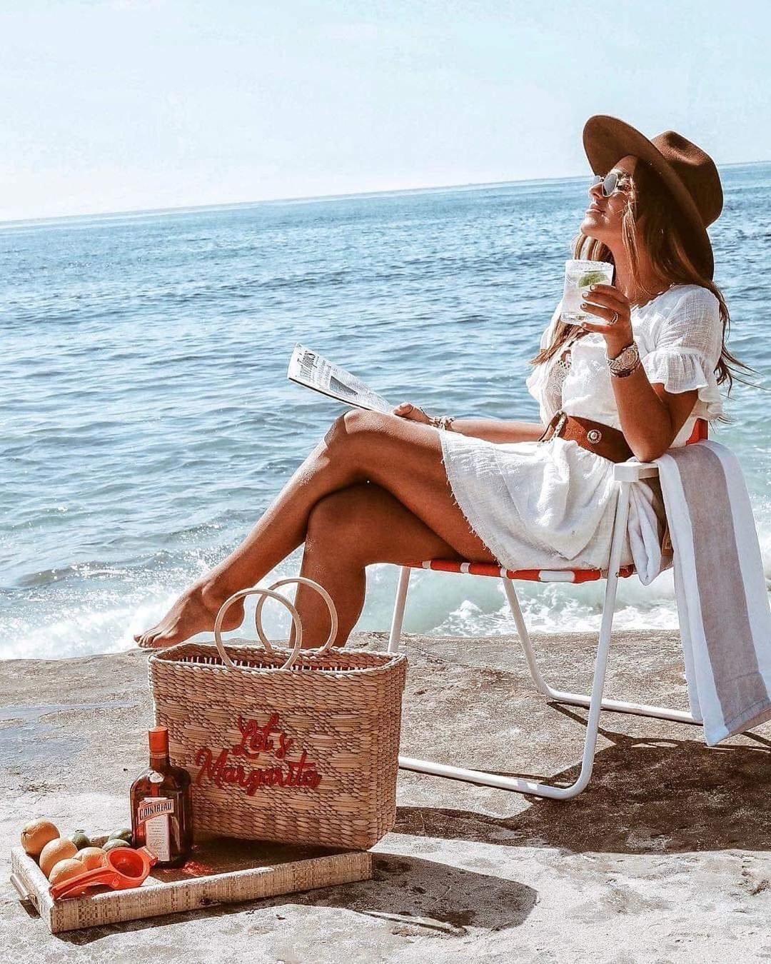 Девушка море кофе